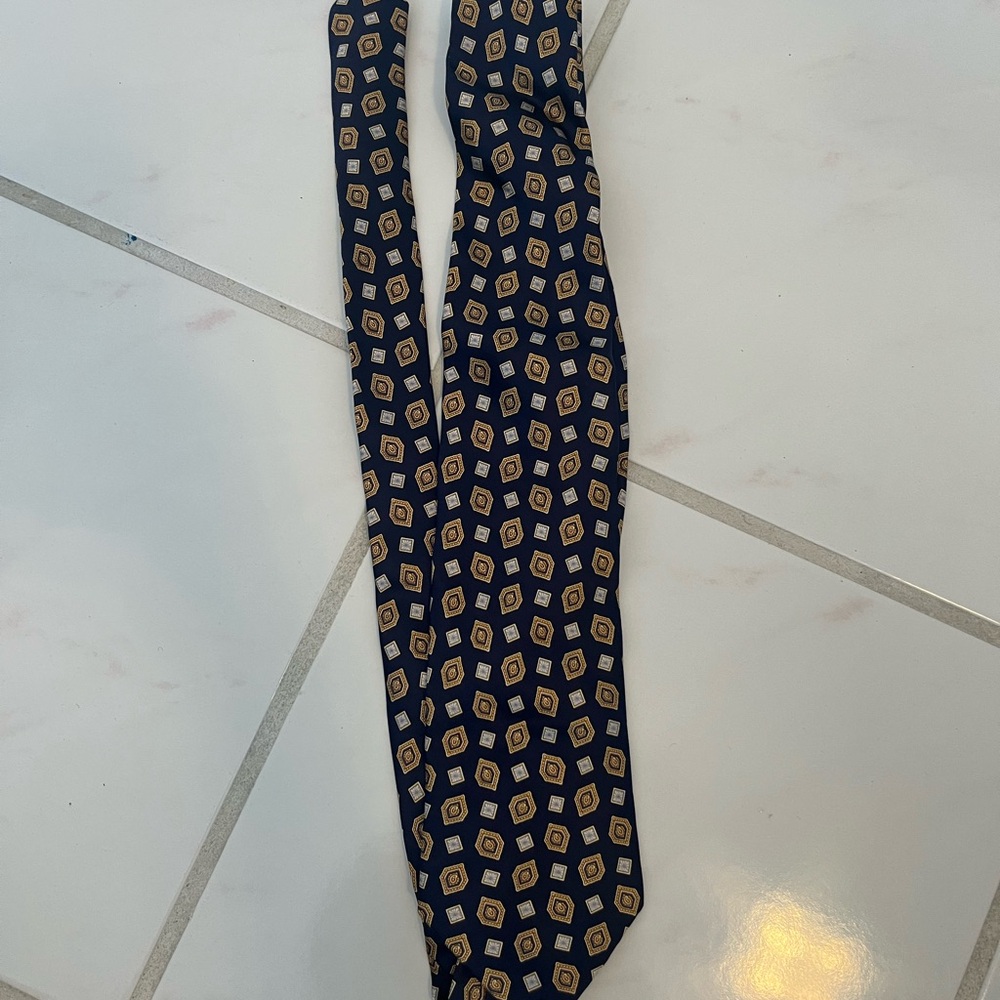 Burberry Elegant Navy and Gold Men's Tie